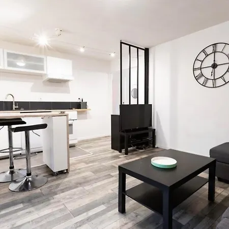 Le Valery- 2 Bedrooms With Large Terrace!
